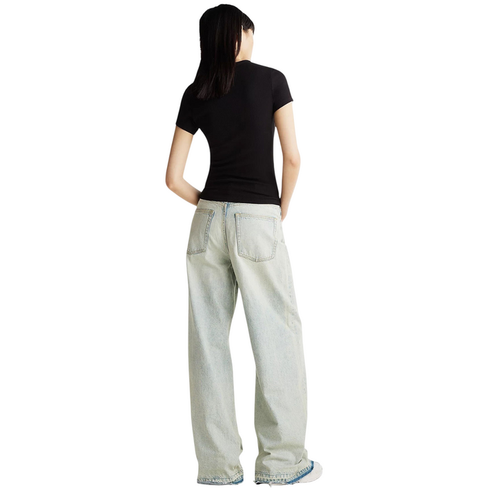 Tommy Jeans
T-shirt da donna slim fit a coste con distintivo Tommy