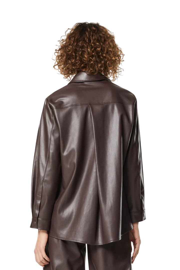 Camicia da donna over in ecopelle moka