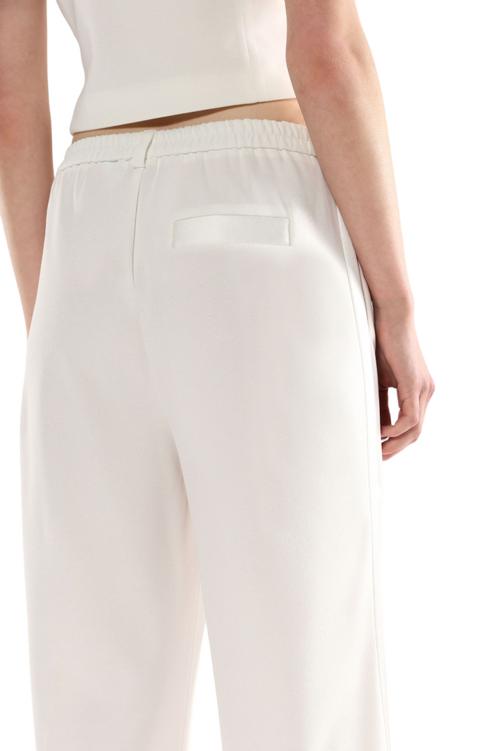 Pantaloni flare