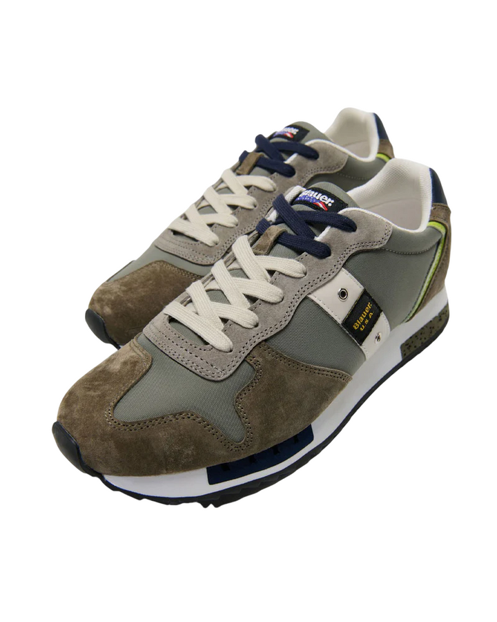 Sneakers grigie e verde militari